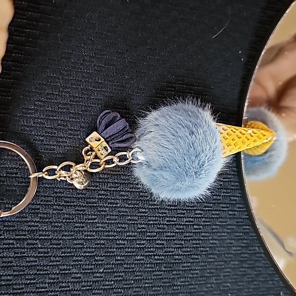 Non brand Ice cream cone bag charm NWOT - Picture 2 of 5